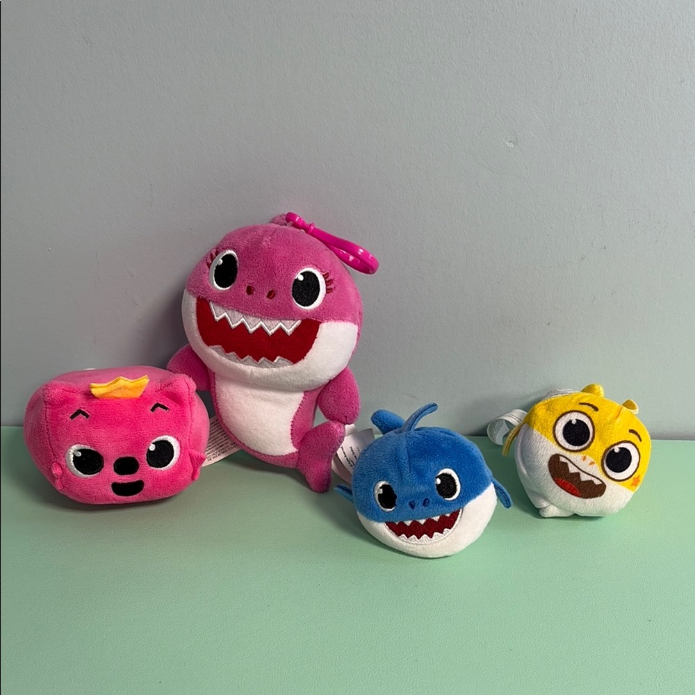 Pinkfong Baby Shark Lot, Baby Shark Sound Cube, Baby Shark Keychain, Plush Toys